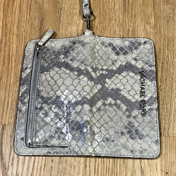 MICHAEL KORS GENUINE LEATHER GRAY SNAKE STYLE CARDS WALLET - Picture 7 of 10